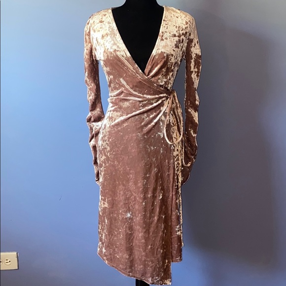 Leith Ruched Velour Wrap Dress - Picture 4 of 9